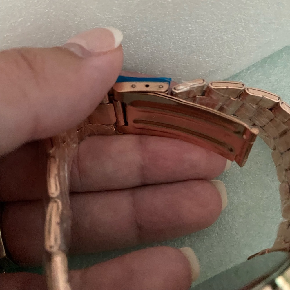 Women’s ROSEGOLD watch - Picture 3 of 6